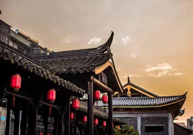 人生到底是该不甘平庸好还是平凡一些好？游戏画面